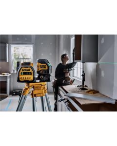 DWTDCLE34020G image(0) - DEWALT 20V MAX* XR Cordless Cross Line Green Laser Kit