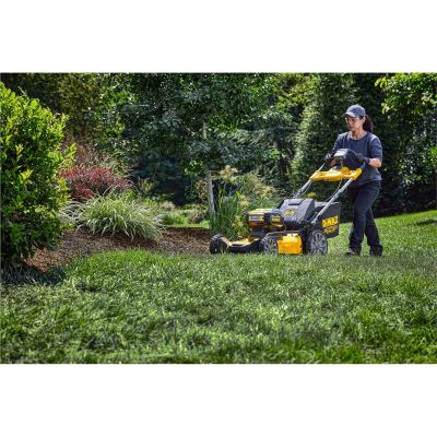 DWTDCMWSP255Y2-CA image(0) - DEWALT 2X20V MAX* Brushless Cordless 21-1/2 in. Rear Wheel Drive Self-Propelled Mower Kit