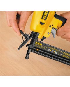 DWTD51236K image(1) - DeWalt 18 Ga 1-1/4" Brad Nailer Kit