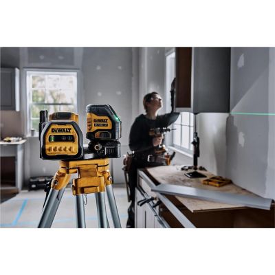 DWTDCLE34020G image(0) - DEWALT 20V MAX* XR Cordless Cross Line Green Laser Kit